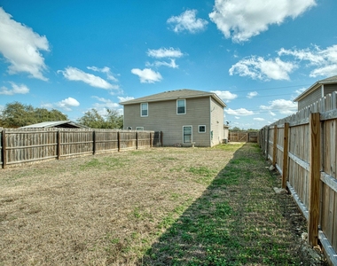 104 Castleberry Ct - Photo Thumbnail 11