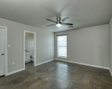 104 Castleberry Ct - Photo Thumbnail 4