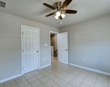 104 Castleberry Ct - Photo Thumbnail 9