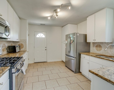 4615 Ribbecke Ave - Photo Thumbnail 6