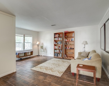 4615 Ribbecke Ave - Photo Thumbnail 2