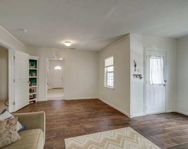 4615 Ribbecke Ave - Photo Thumbnail 5