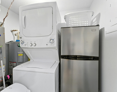 658 Summer Place - Photo Thumbnail 5