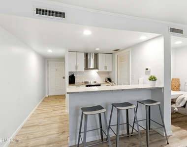 658 Summer Place - Photo Thumbnail 2