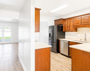 4727 Southern Pacific Drive - Photo Thumbnail 3