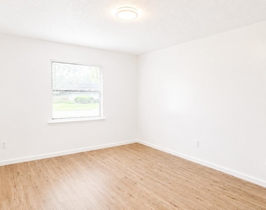 4727 Southern Pacific Drive - Photo Thumbnail 11