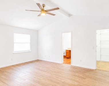 4727 Southern Pacific Drive - Photo Thumbnail 8