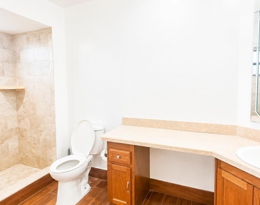 4727 Southern Pacific Drive - Photo Thumbnail 9