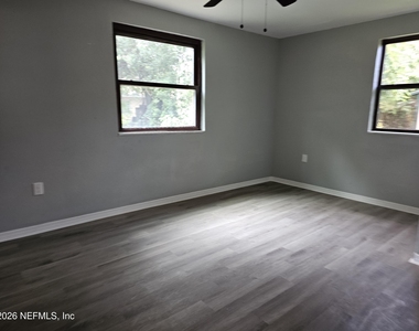 1407 W 31st Street - Photo Thumbnail 4