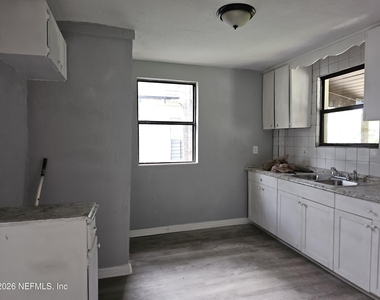 1407 W 31st Street - Photo Thumbnail 1