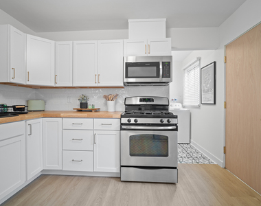 1105 Julienne Drive - Photo Thumbnail 10