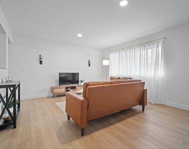 1105 Julienne Drive - Photo Thumbnail 3