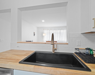 1105 Julienne Drive - Photo Thumbnail 9