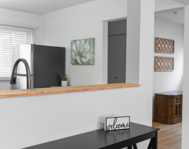 1105 Julienne Drive - Photo Thumbnail 4