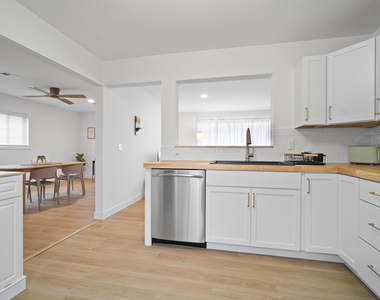 1105 Julienne Drive - Photo Thumbnail 8