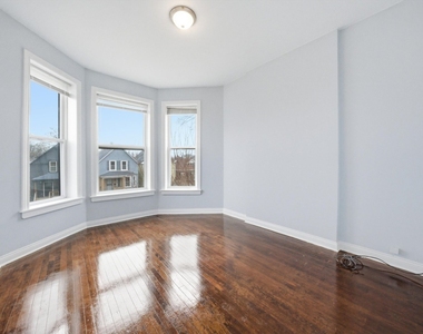 7242 S May Street - Photo Thumbnail 2