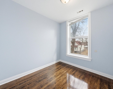 7242 S May Street - Photo Thumbnail 4
