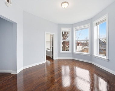 7242 S May Street - Photo Thumbnail 3