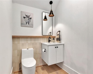 580 Heatherden Avenue - Photo Thumbnail 18