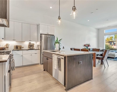 580 Heatherden Avenue - Photo Thumbnail 12