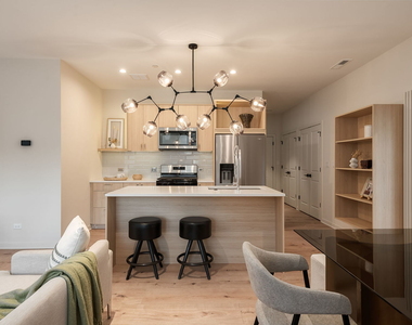 8015 W Belmont Avenue - Photo Thumbnail 3