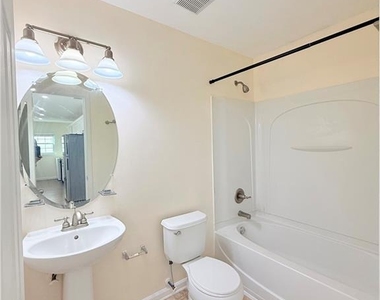 893 Hawthorn Lane - Photo Thumbnail 6