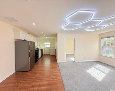 893 Hawthorn Lane - Photo Thumbnail 4