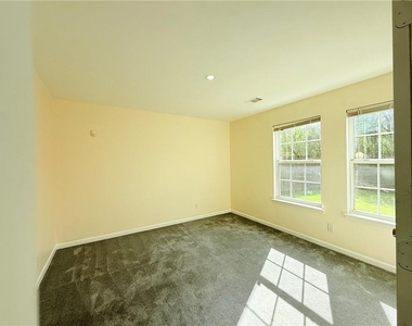 893 Hawthorn Lane - Photo Thumbnail 9