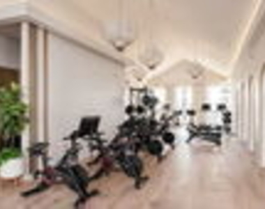 8037 W Belmont Avenue - Photo Thumbnail 15