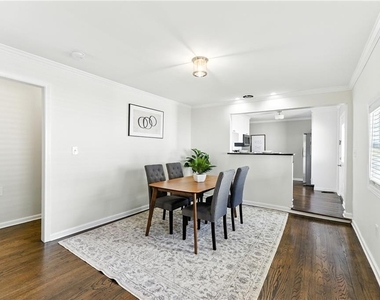 1411 Mercer Avenue - Photo Thumbnail 4