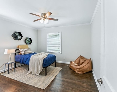 1411 Mercer Avenue - Photo Thumbnail 7