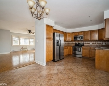 1337 1st Street - Photo Thumbnail 2
