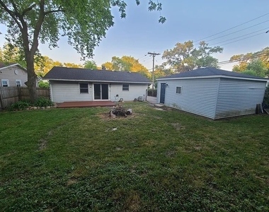 202 E Streamwood Boulevard - Photo Thumbnail 7