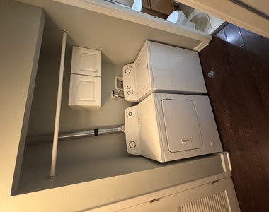 202 E Streamwood Boulevard - Photo Thumbnail 5