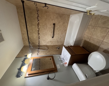 202 E Streamwood Boulevard - Photo Thumbnail 6