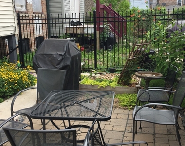 2318 S Marshall Boulevard - Photo Thumbnail 13