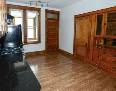 2318 S Marshall Boulevard - Photo Thumbnail 3