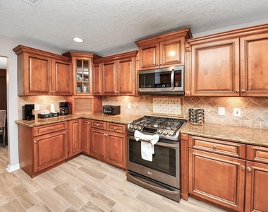 12711 Laurel Bank Way - Photo Thumbnail 3
