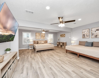 12711 Laurel Bank Way - Photo Thumbnail 4