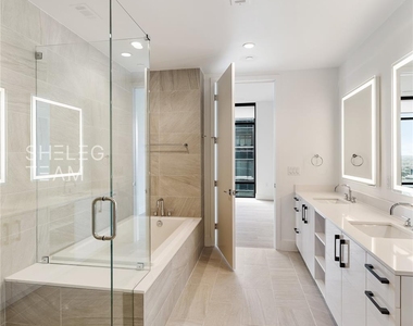 808 Crawford Street - Photo Thumbnail 2