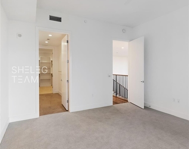 808 Crawford Street - Photo Thumbnail 6