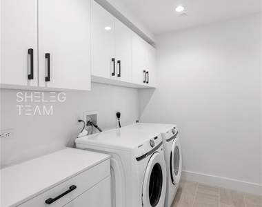 808 Crawford Street - Photo Thumbnail 3