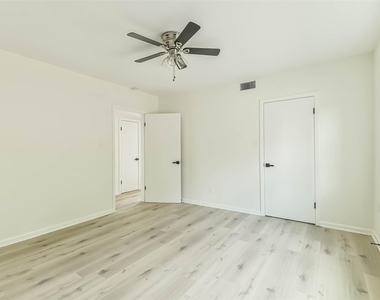 5922 Fairdale Lane - Photo Thumbnail 17