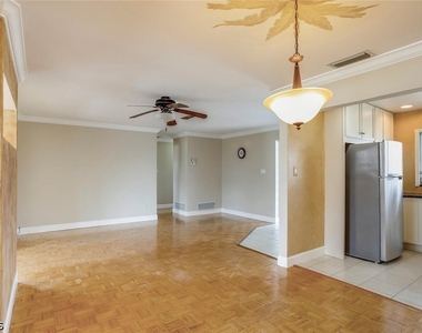806 Entrada Drive N - Photo Thumbnail 6