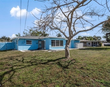 806 Entrada Drive N - Photo Thumbnail 17