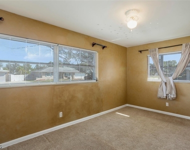 806 Entrada Drive N - Photo Thumbnail 15
