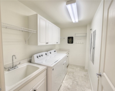 2090 W First Street - Photo Thumbnail 29