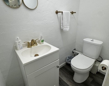 8409 Tahiti Road - Photo Thumbnail 18