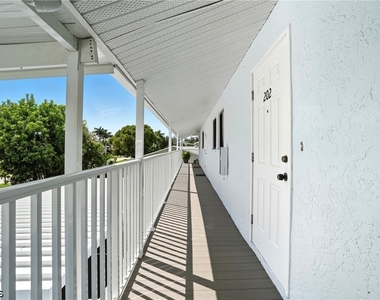 1203 Sw 48th Terrace - Photo Thumbnail 4