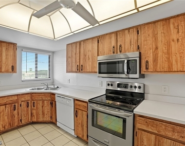 1203 Sw 48th Terrace - Photo Thumbnail 12